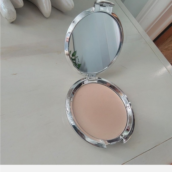 NIB IT Cosmetics Hello Light Creme Anti-aging Radiance Creme Luminizer - 0.23 oz - Picture 2 of 5